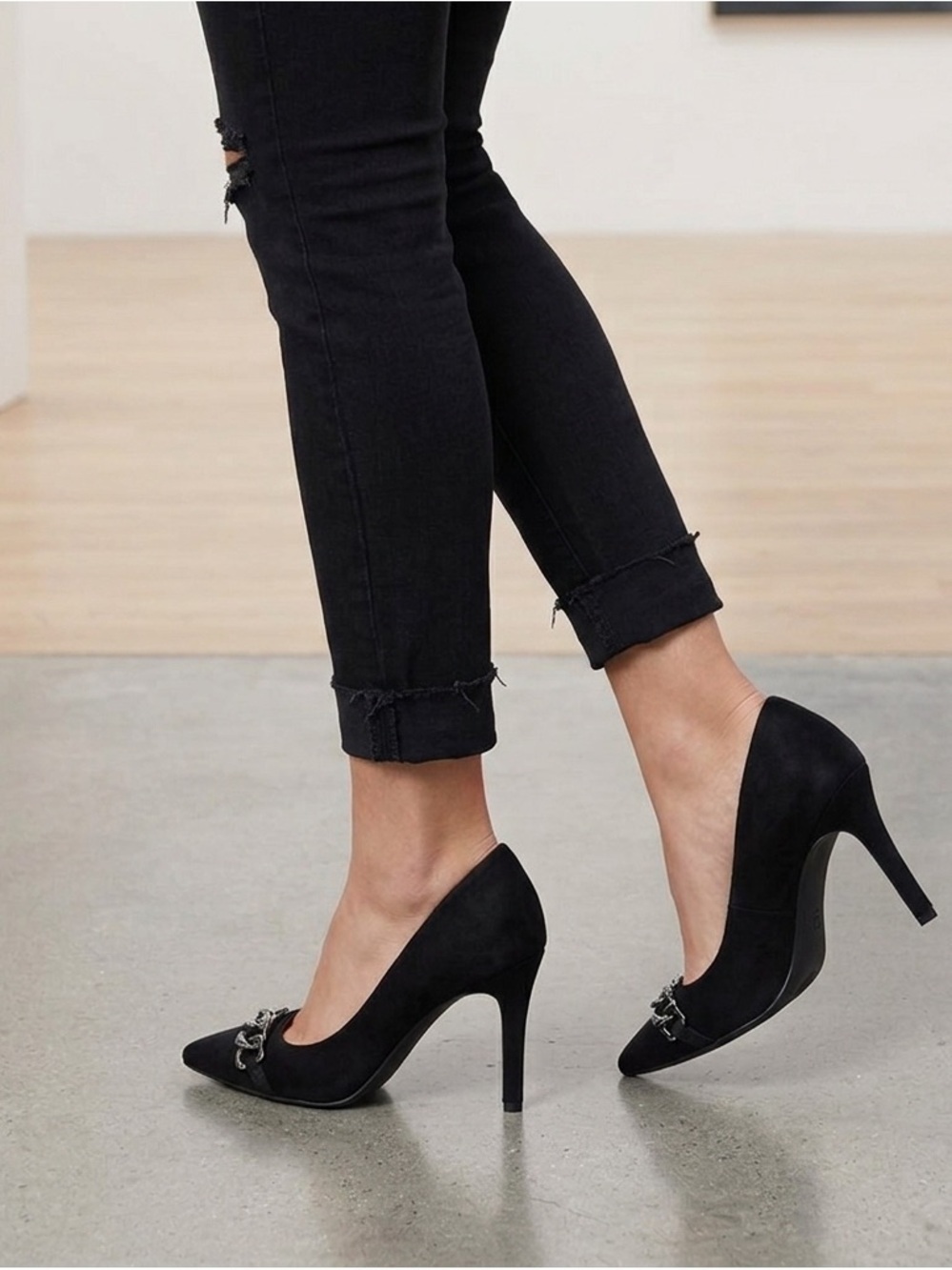 Bandolino Pointy Toe Black Stiletto heels. New